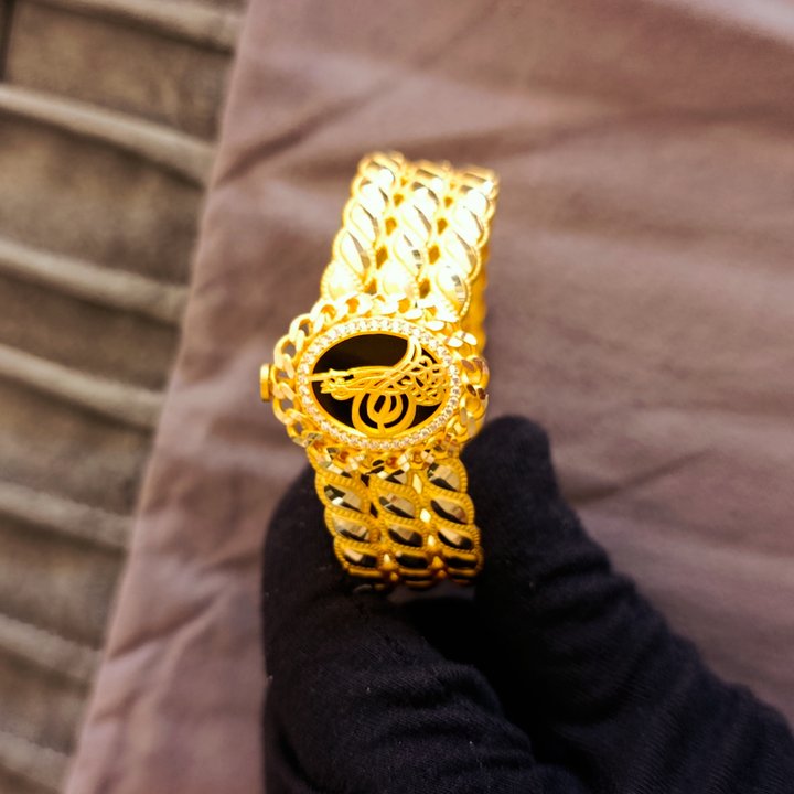 Tuğra Detaylı Gold Press Kelepçe