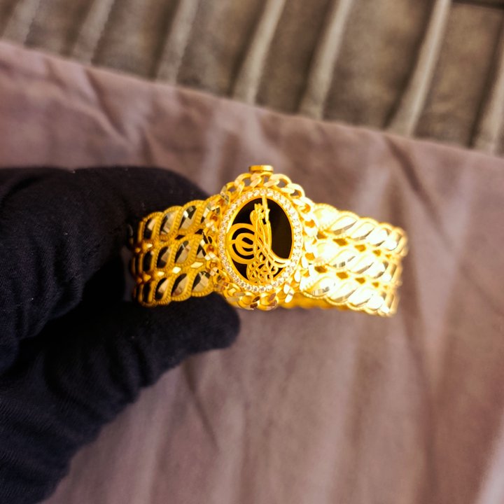 Tuğra Detaylı Gold Press Kelepçe